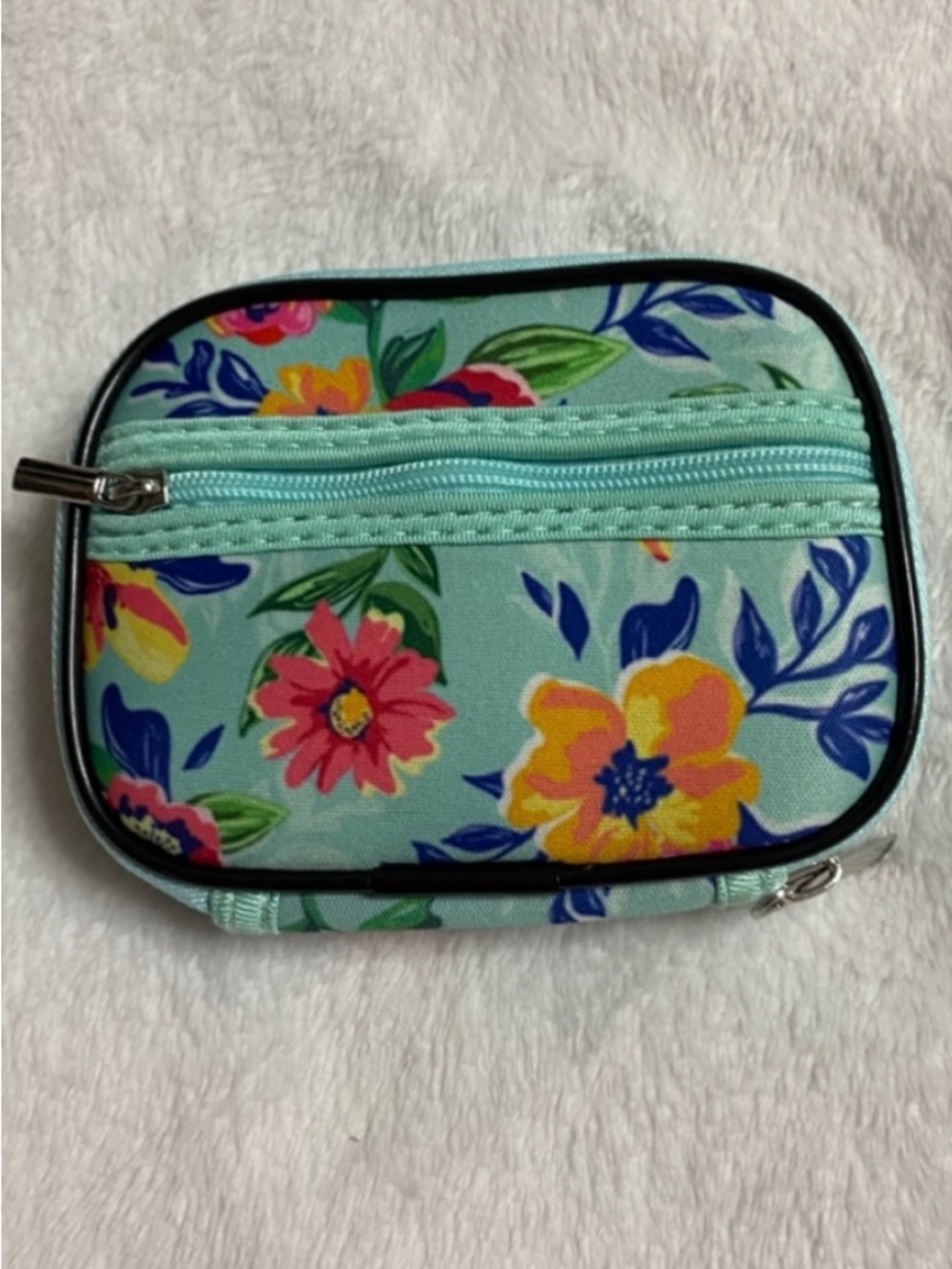 Travel Pill organizer with removable 7 day Pill box